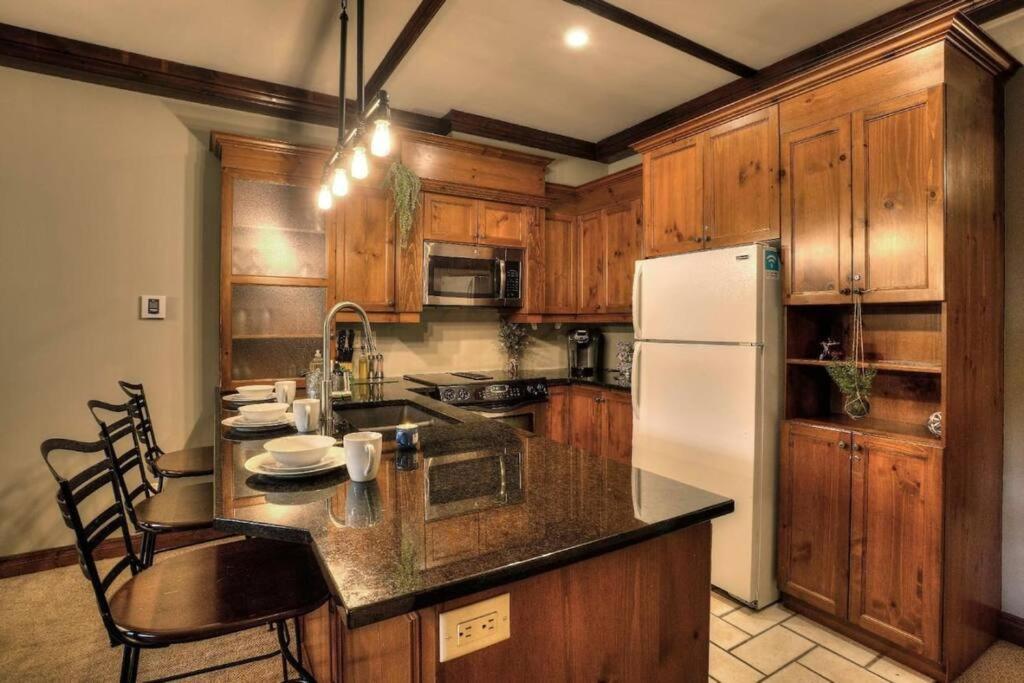 Les Manoirs Wpool & Hot Tub Near Village 110-7 Mont-Tremblant Bagian luar foto